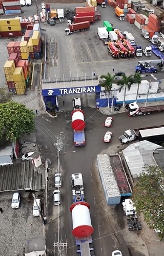 Transporte de carretéis com destino ao Porto do Açu